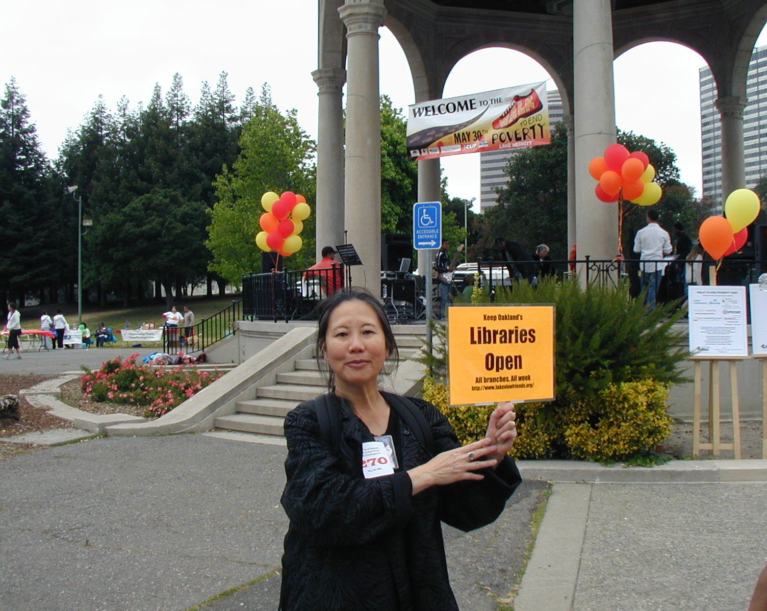author Teresa LeYung-Ryan walks for libraries 2009 Walk to End Poverty